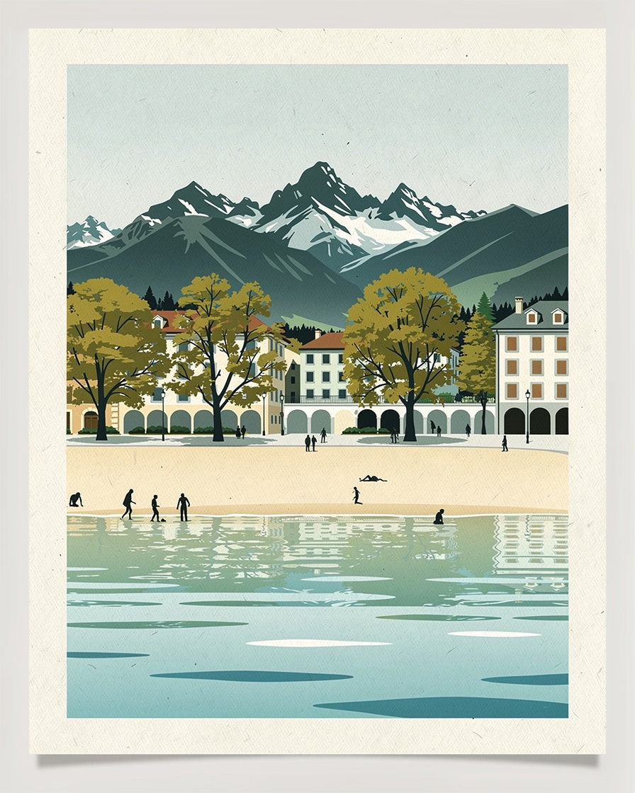 Plage d'Albigny à Annecy un matin de septembre, quelques baigneurs dans une eau calme et transparente, plage presque vide, feuillage des platanes qui jaunit, montagnes au fond